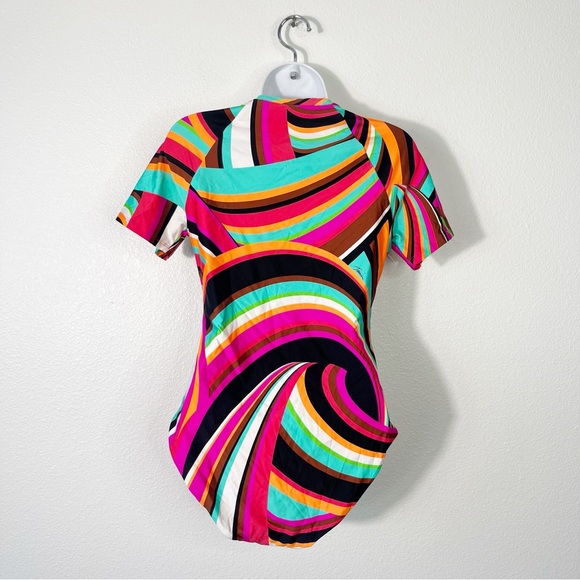 NEW Trina Turk Swoop Zip Up Short Sleeve One Piece Surfsuit Size Medium - Picture 5 of 7
